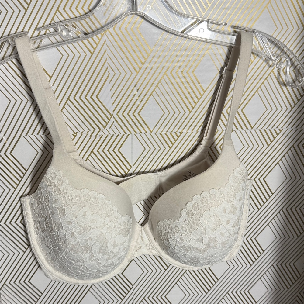 Victoria's Secret Cream Lace Bra 34DDD lined‎ perfectly coverage